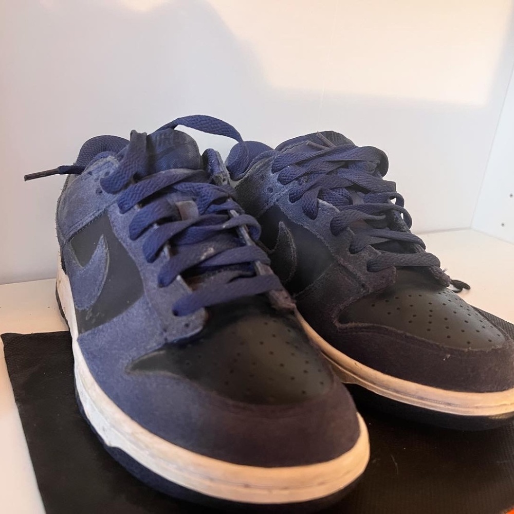 Sneakers - Picture 2 of 6